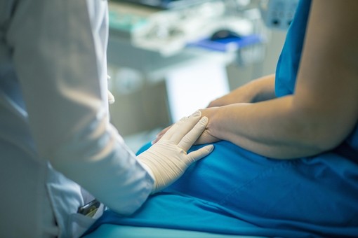 In Piemonte in dieci anni 280 medici ospedalieri in meno, nel 2025 tornano a salire le dimissioni