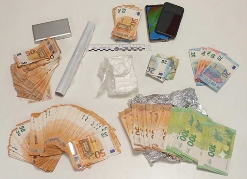 Verbania, sequestrati oltre 250 grammi di cocaina e 25 mila euro: arrestato un 27enne