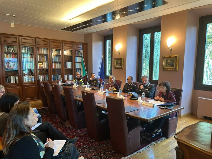 Giovani e prevenzione dei rischi: in Prefettura un tavolo per promuovere comportamenti consapevoli Giovani e prevenzione dei rischi: in Prefettura un tavolo per promuovere comportamenti consapevoli