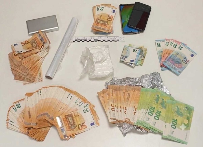 Verbania, sequestrati oltre 250 grammi di cocaina e 25 mila euro: arrestato un 27enne