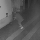 Arredi urbani danneggiati: la polizia locale individua il responsabile