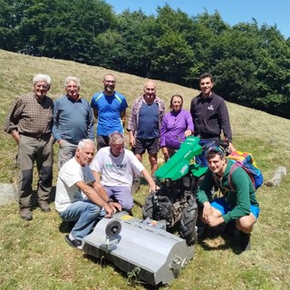 Il gruppo di volontari che ha pulito l'alpe San Giacomo