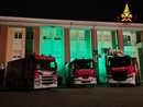 La caserma dei vigili del fuoco si illumina di verde per la consapevolezza della sindrome Pans Pandas La caserma dei vigili del fuoco si illumina di verde per la consapevolezza della sindrome Pans Pandas