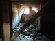 Notte di paura in via Monte Grappa: porte danneggiate e il sottotetto di un palazzo dato alle fiamme Notte di paura in via Monte Grappa: porte danneggiate e il sottotetto di un palazzo dato alle fiamme