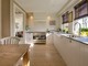 Sempre più turisti nel Vco, ma gli alberghi diminuiscono e crescono le case vacanza