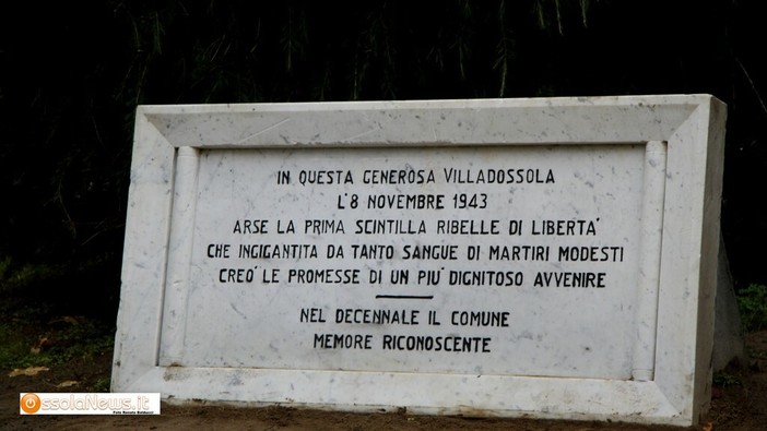 La lapide che ricorda l'Insurrezione popolare