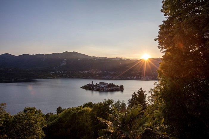 In e-bike tra paesaggi e spiritualità: si pedala da Domodossola a Orta