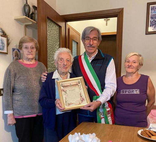 Festa a Pallanzeno per i 100 anni di Lina De Marco