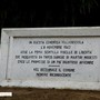 La lapide davanti al municipio di Villa: ricorda l'Insurrezione popolare La lapide davanti al municipio di Villa: ricorda l'Insurrezione popolare