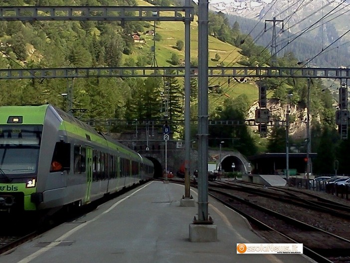 La stazione di Goppenstein, all'imbocco del tunnel del Lötschberg La stazione di Goppenstein, all'imbocco del tunnel del Lötschberg