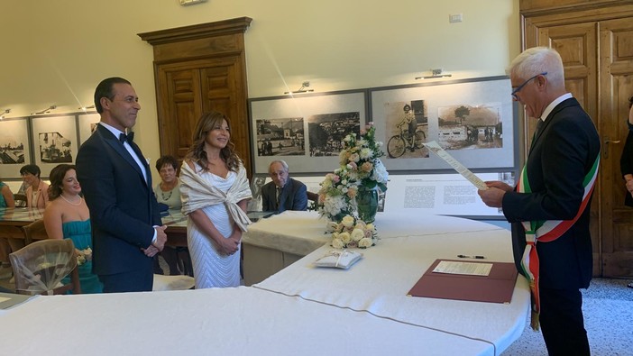 Lucio Pizzi si è sposato. Matrimonio in municipio per il primo cittadino FOTO