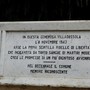 La lapide che ricorda l'Insurrezione popolare