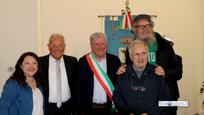 Da sinistra: la presidente del consiglio di Verbania Alice De Ambrogi, Paolo MIlesi, il sindaco Giandomenico Albertella, don Riccardo Bonacci e Umberto Michetti