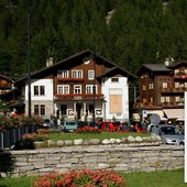 Un angolo di  Macugnaga, nel riquadro Mattia Marone