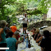 Un momento dell'incanto delle offerte alla festa della Madonna delle Grucce