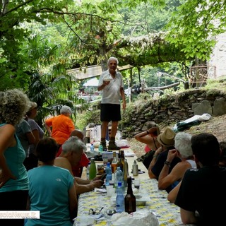 Un momento dell'incanto delle offerte alla festa della Madonna delle Grucce