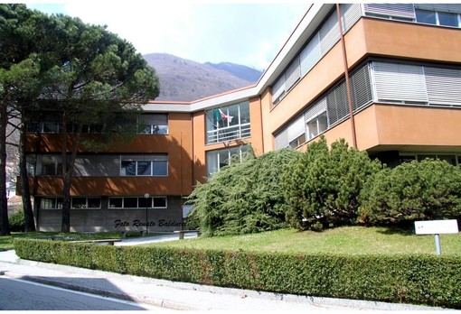 A Villa si spengono le luci ma l'amministrazione aumenta le indennità di giunta di quasi 35mila euro