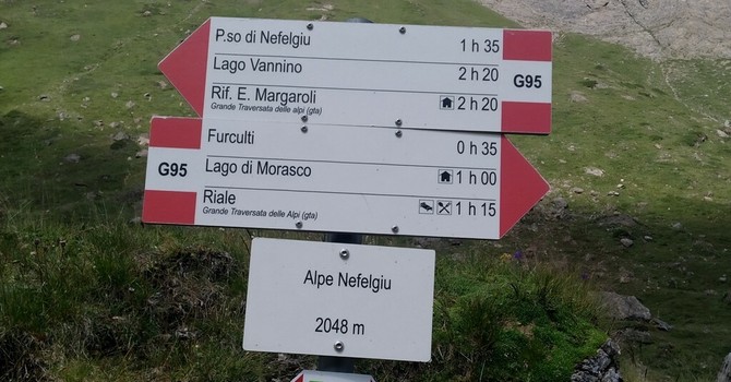 Escursionista si rompe una gamba al Passo del Nefelgiù, soccorsi a piedi per il maltempo