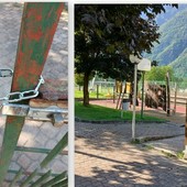 I lucchetti ai cancello del parco giochi danneggiato