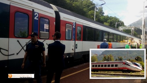Foto: l'Intercity appena fatto entrare inb stazione a Preglia e nel riquadro il locomotore che venne parcheggiato allo scalo di Domo 1