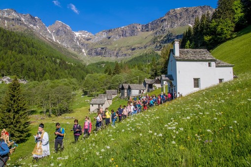 &quot;Pellegrini di speranza&quot;: torna la tradizionale processione walser tra Salecchio e Antillone