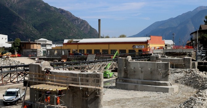 Proseguono i lavori del ponte sul torrente Anza