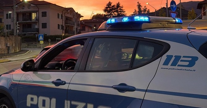 Ruba un'auto in Ticino e fugge oltre il confine: fermato un 25enne a Trasquera Ruba un'auto in Ticino e fugge oltre il confine: fermato un 25enne a Trasquera