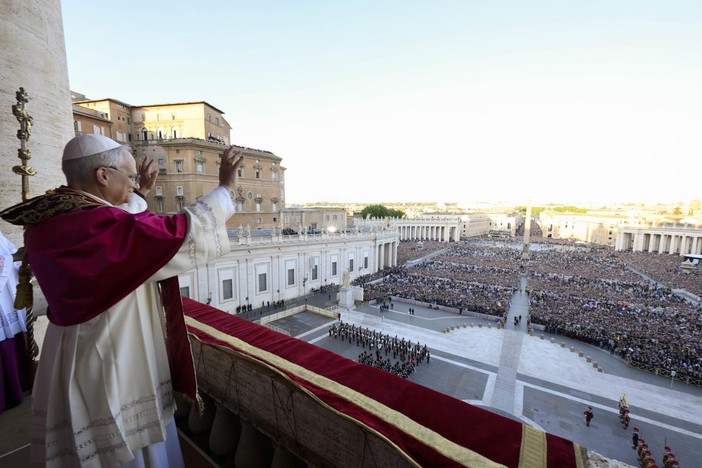 Il messaggio del vescovo Franco Giulio alla diocesi: “Preghiamo per Papa”