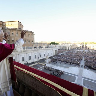 Il messaggio del vescovo Franco Giulio alla diocesi: “Preghiamo per Papa”