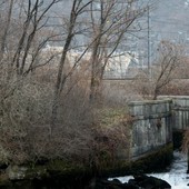 Un tratto del canale che corre a Palllanzeo