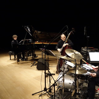 Il Roberto Olzer Trio e Fulvio Sigurtà inaugurano la nuova stagione di "La musica in testa"