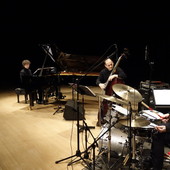 Il Roberto Olzer Trio e Fulvio Sigurtà inaugurano la nuova stagione di "La musica in testa"