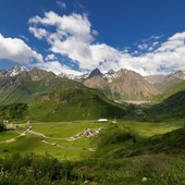 Ferragosto: tutto esaurito tra laghi e montagne, alla ricerca del fresco e del relax