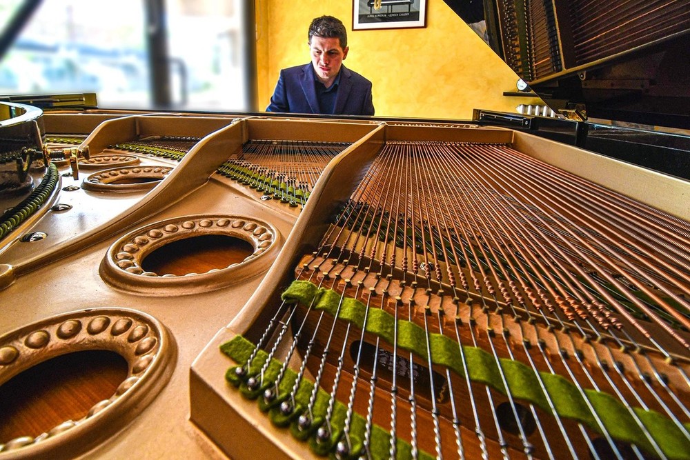 Riccardo Maini incanta Lugano: al via il “From the Valleys Piano Tour 2026”