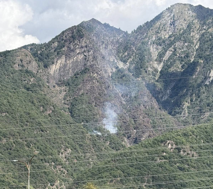 Incendio tra Beura Cardezza e Vogogna, riprendono vigore alcuni focolai Incendio tra Beura Cardezza e Vogogna, riprendono vigore alcuni focolai