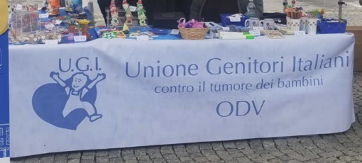 Al mercato  una bancarella solidale per aiutare i bambini malati di tumore