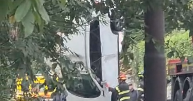 Crodo, veicolo si ribalta in un prato: intervento dei vigili del fuoco  VIDEO