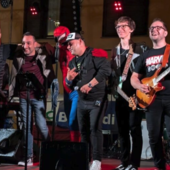 Musica in quota sale al lago Kastel con le canzoni degli 883 Musica in quota sale al lago Kastel con le canzoni degli 883