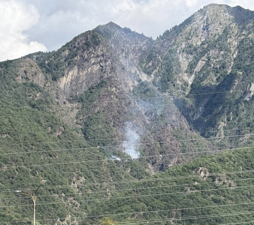 Incendio tra Beura Cardezza e Vogogna, riprendono vigore alcuni focolai