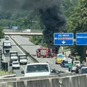 Auto prende fuoco sulla superstrada, intervento dei vigili del fuoco