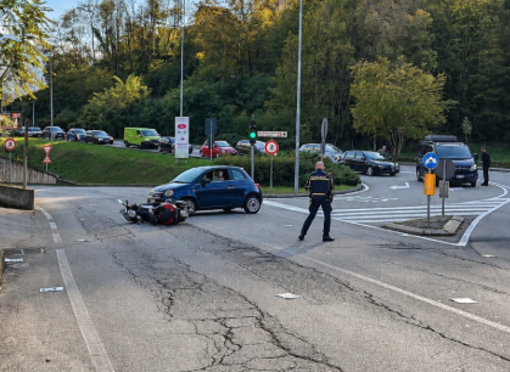Domodossola, incidente tra un'auto e uno scooter: lunghe code in tangenziale