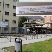 L'ospedale San Biagio. Nel riquadro il foglietto dato per il pagamento del ticket L'ospedale San Biagio. Nel riquadro il foglietto dato per il pagamento del ticket