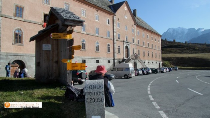 Immagini dell'Ospizio del Sempione in una serie tv di Netflix