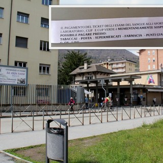 L'ospedale San Biagio. Nel riquadro il foglietto dato per il pagamento del ticket