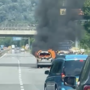 Auto prende fuoco sulla superstrada dell’Ossola, traffico rallentato all’altezza di Ornavasso VIDEO Auto prende fuoco sulla superstrada dell’Ossola, traffico rallentato all’altezza di Ornavasso VIDEO
