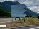 Cartelli illeggibili sulla superstrada