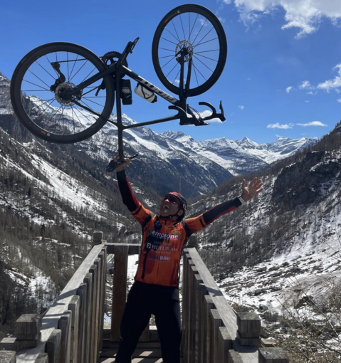 A Domodossola la presentazione del libro “I luoghi del Diablo” con il leggendario campione di ciclismo Claudio Chiappucci A Domodossola la presentazione del libro “I luoghi del Diablo” con il leggendario campione di ciclismo Claudio Chiappucci