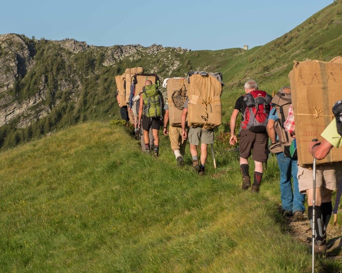 “Oltre ogni Limite”: trekking tra pascoli, memoria e libertà