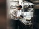 Stai pensando di aprire un ristorante? Non dimenticare l'attrezzatura! Guida 2025