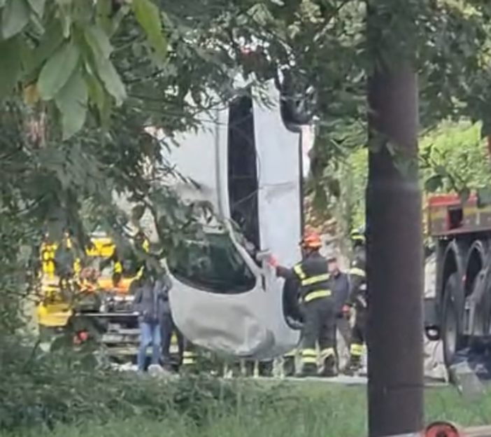 Crodo, veicolo si ribalta in un prato: intervento dei vigili del fuoco VIDEO Crodo, veicolo si ribalta in un prato: intervento dei vigili del fuoco VIDEO